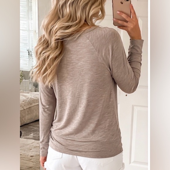 Juicy Couture Taupe Long Sleeve Knot-Front Lightweight Top | Sz. S - Picture 2 of 7